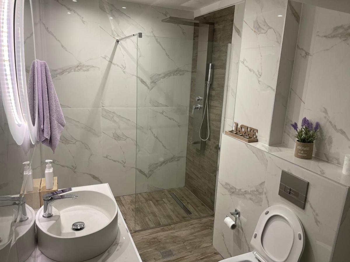 Lovely And Sunny Apartament 300M From Beach!! Peraia  Bagian luar foto