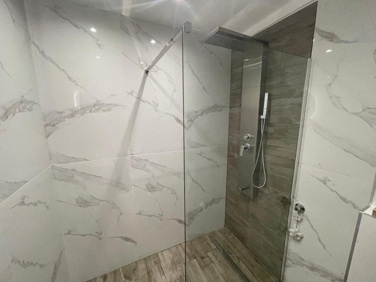 Lovely And Sunny Apartament 300M From Beach!! Peraia  Bagian luar foto