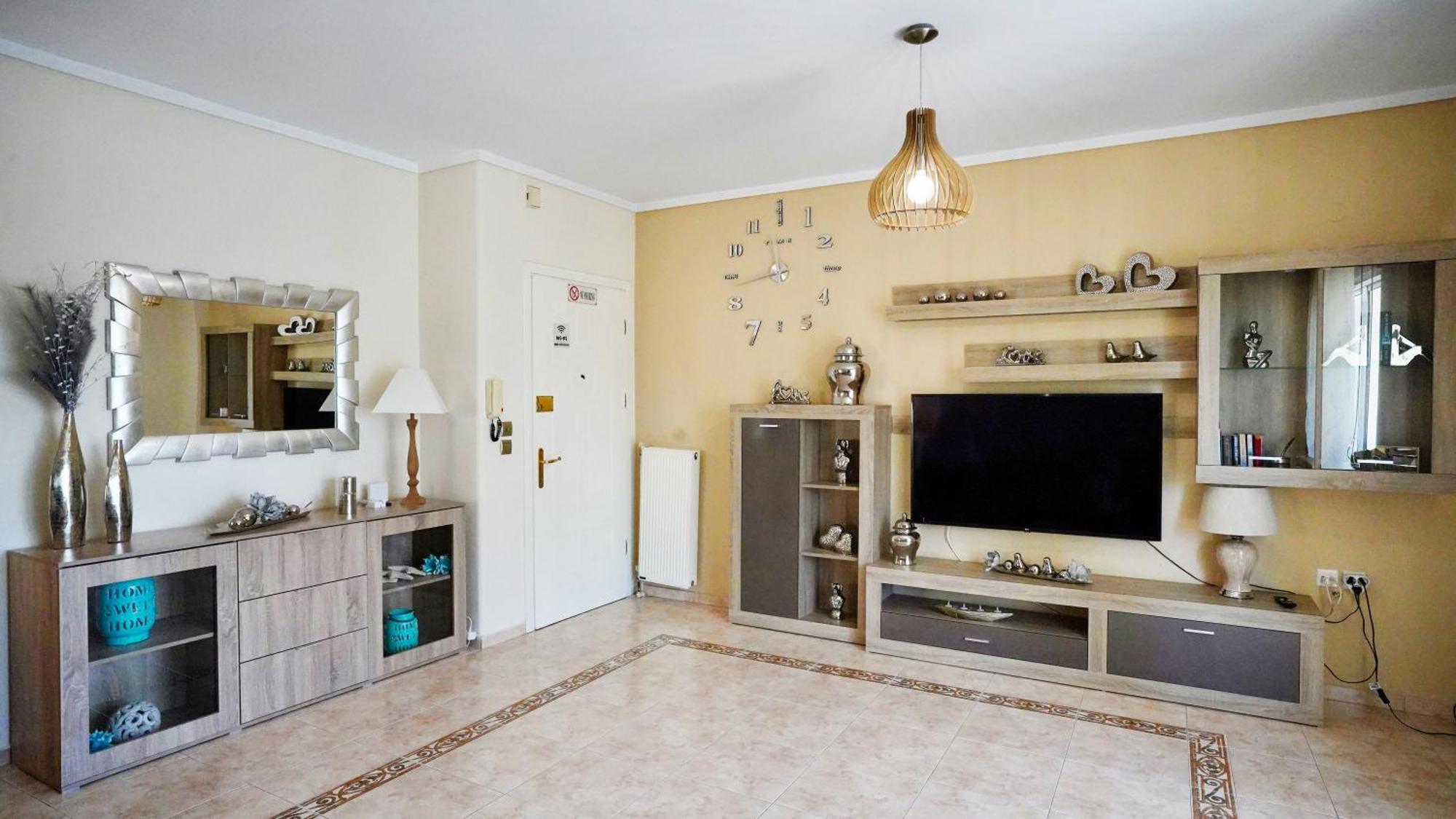 Lovely And Sunny Apartament 300M From Beach!! Peraia  Bagian luar foto