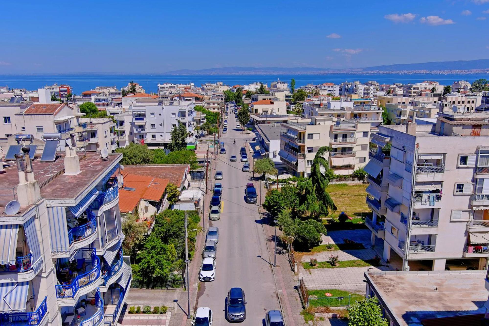 Lovely And Sunny Apartament 300M From Beach!! Peraia  Bagian luar foto
