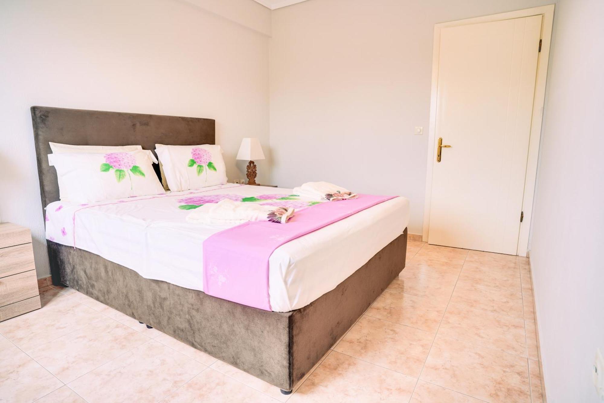 Lovely And Sunny Apartament 300M From Beach!! Peraia  Bagian luar foto