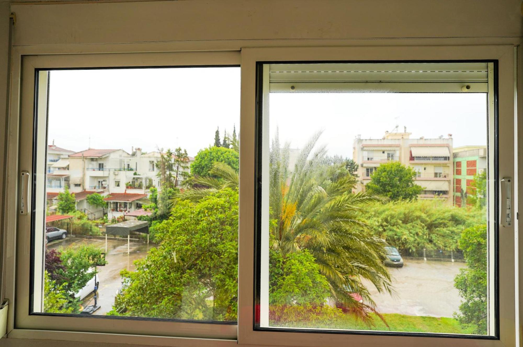Lovely And Sunny Apartament 300M From Beach!! Peraia  Bagian luar foto