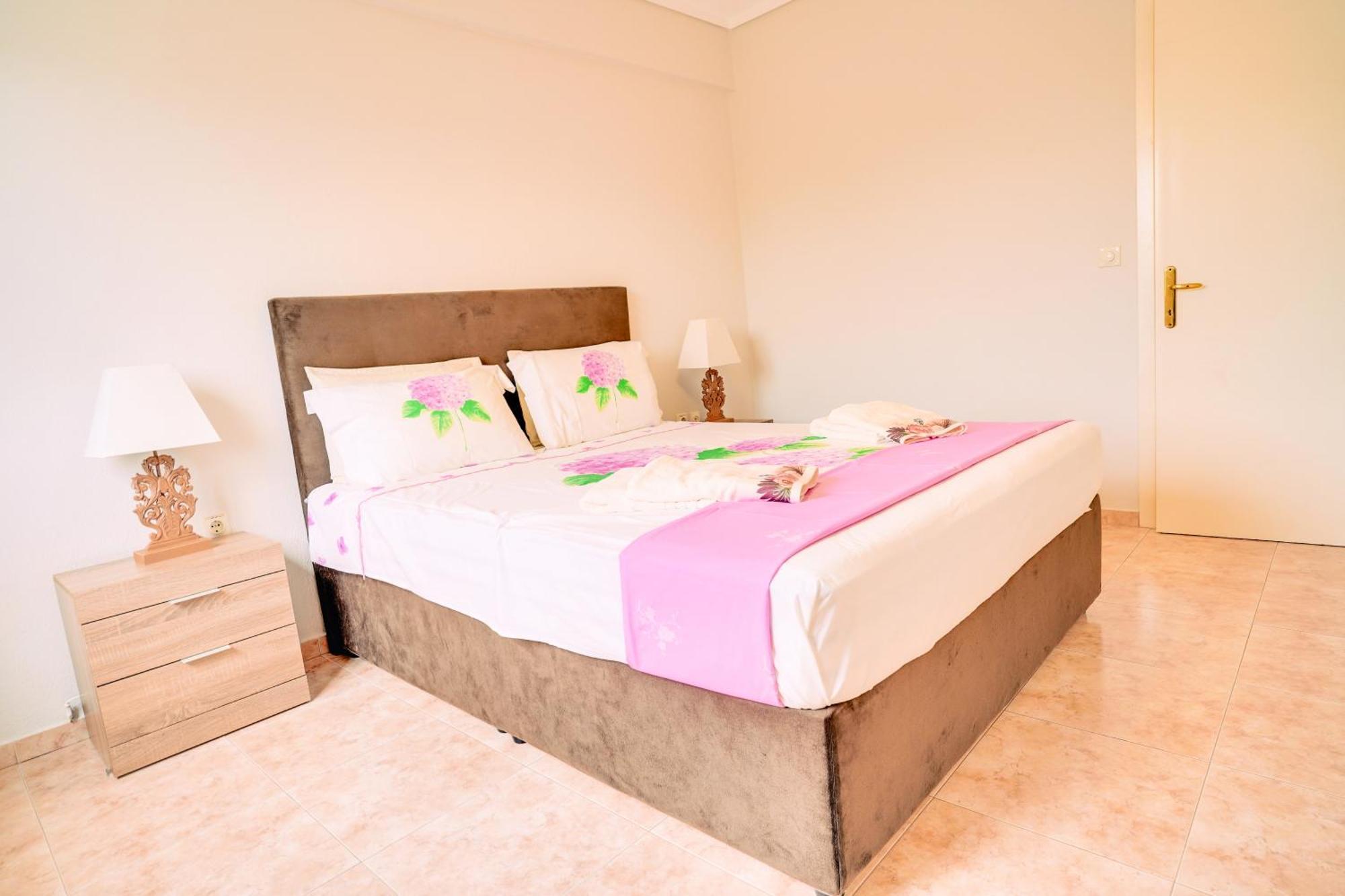 Lovely And Sunny Apartament 300M From Beach!! Peraia  Bagian luar foto