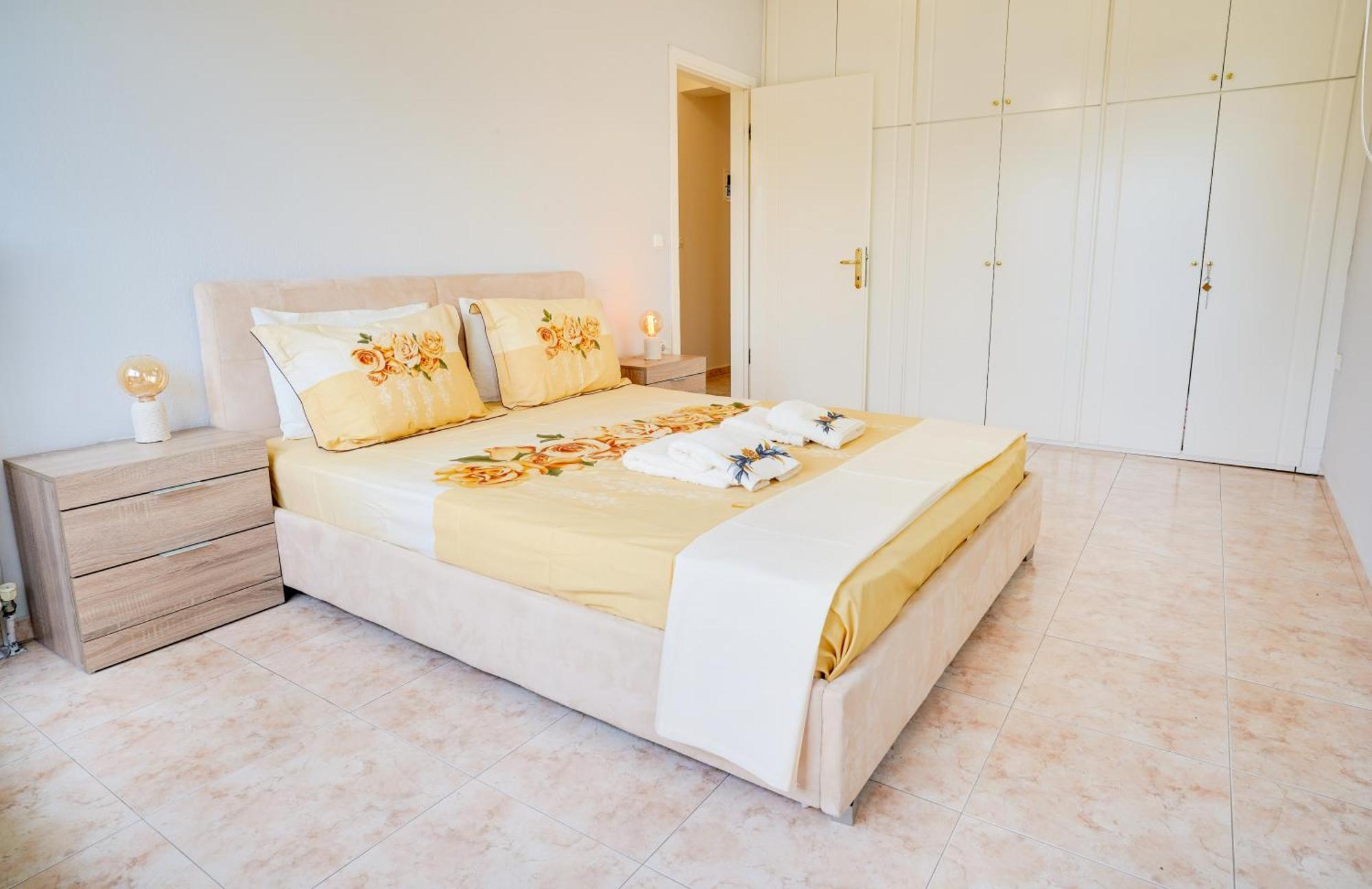 Lovely And Sunny Apartament 300M From Beach!! Peraia  Bagian luar foto