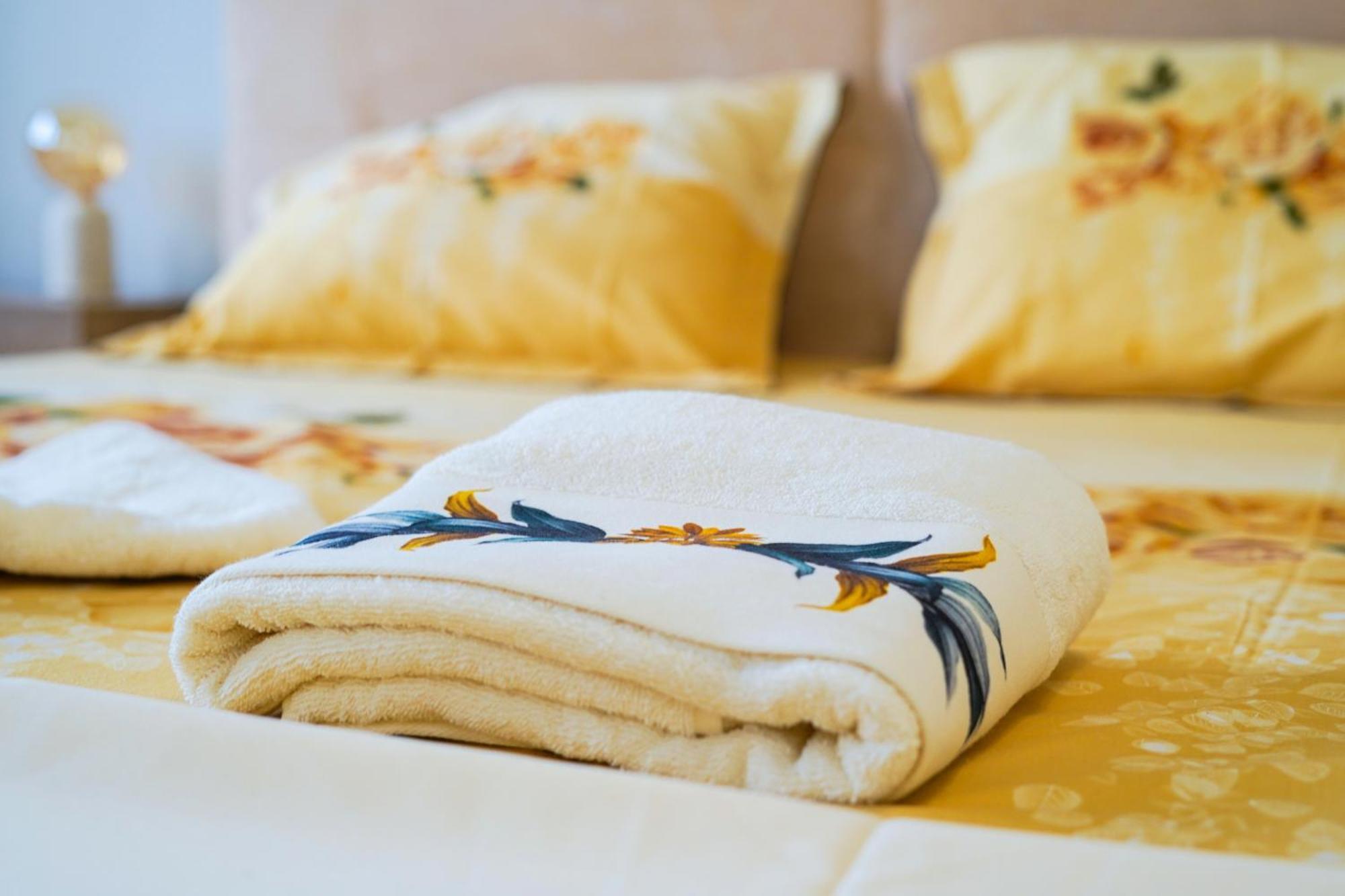 Lovely And Sunny Apartament 300M From Beach!! Peraia  Bagian luar foto