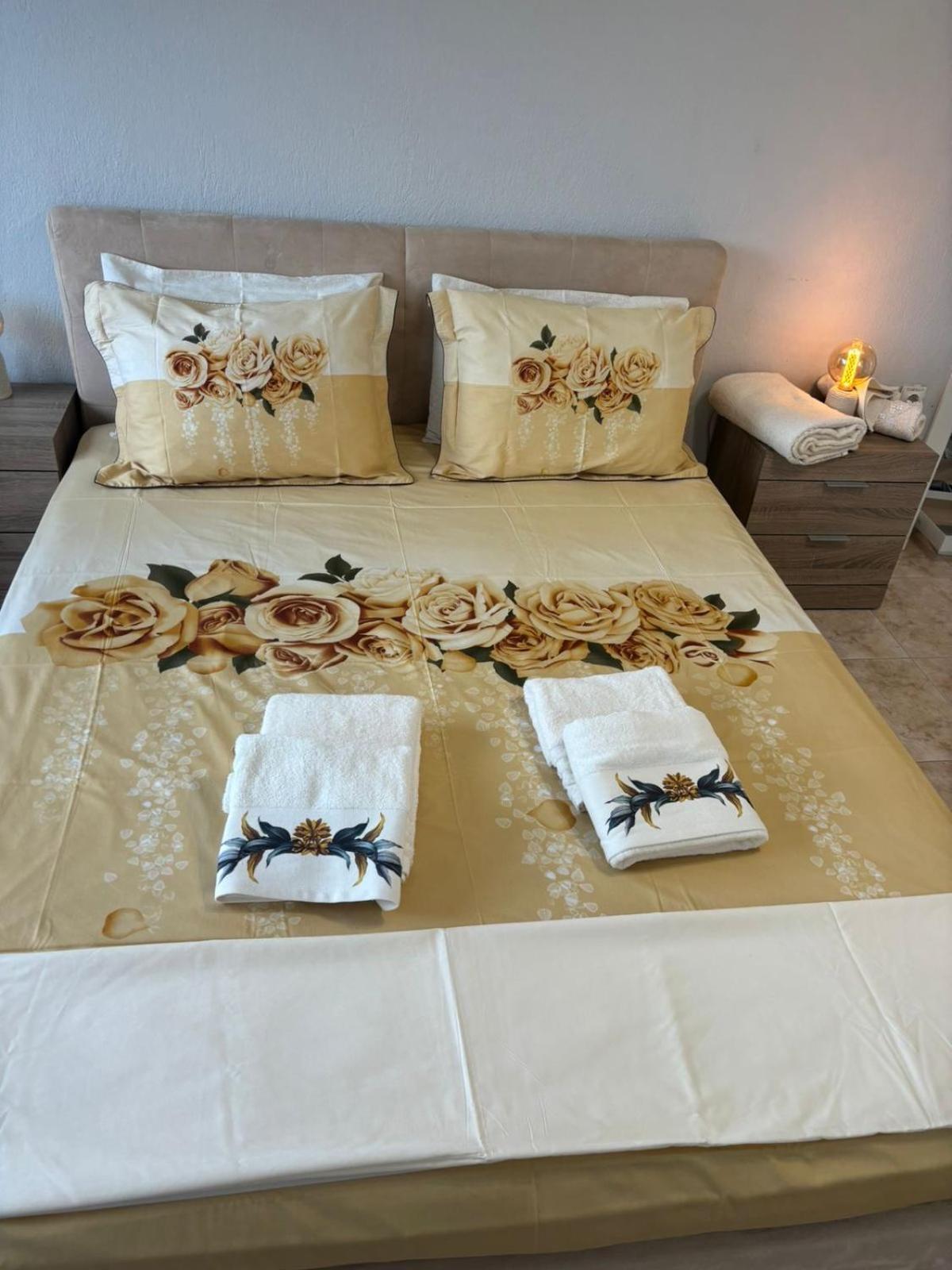 Lovely And Sunny Apartament 300M From Beach!! Peraia  Bagian luar foto